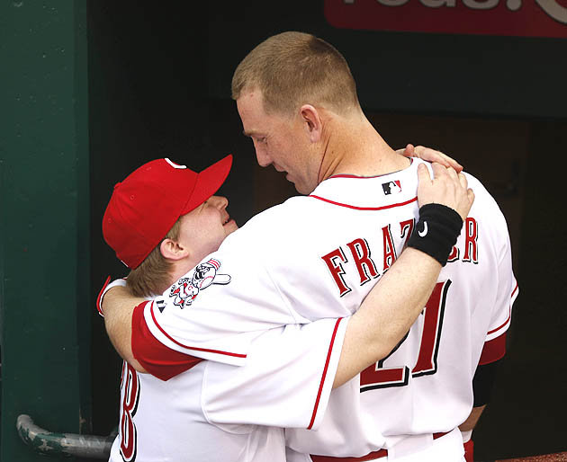 Cincinnati Reds’ Todd Frazier delivers1