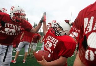 ike-ditzenberger-center-gets-high-fives